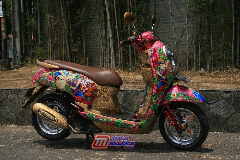 modifikasi motor honda scoopy 2013 Cimahi : Modifikasi Scoopy-Frontal Berjubah Sticker Decal