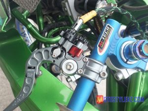 modifikasi kawasaki ninja rr : Stang-Barter Dengan Variasi