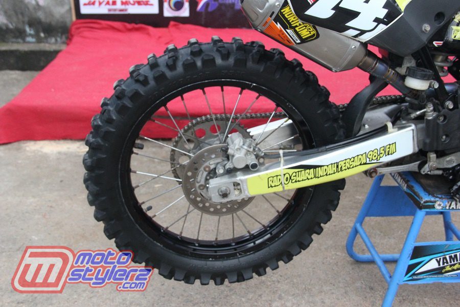 Buritan-Mengusung Karet IRC Supercross