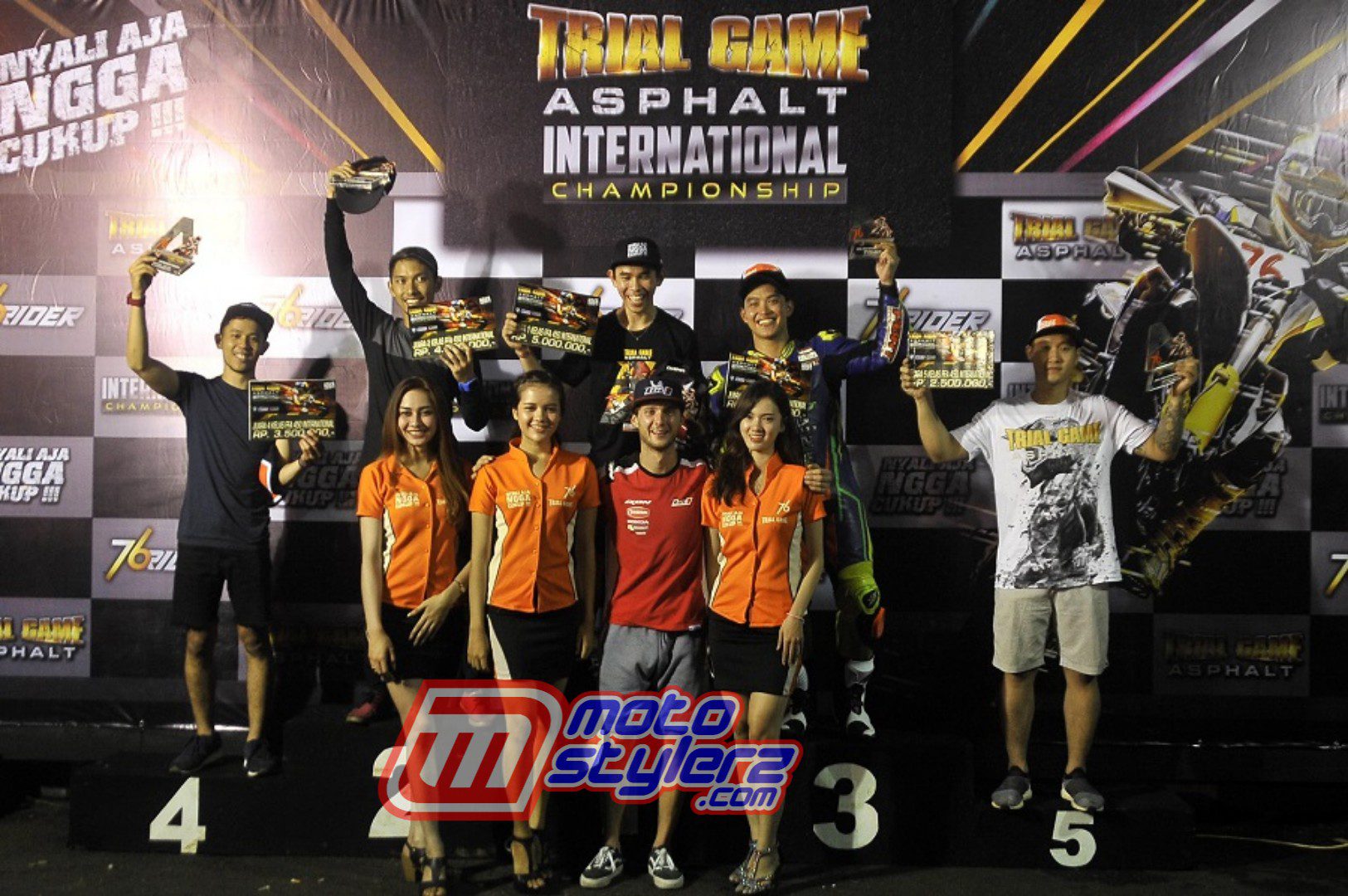 Podium - 5 Terbaik Di Kelas FFA 450 Internasional