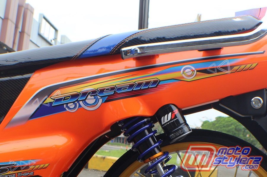 Stripping-Ngikut Trend Baru Thailook