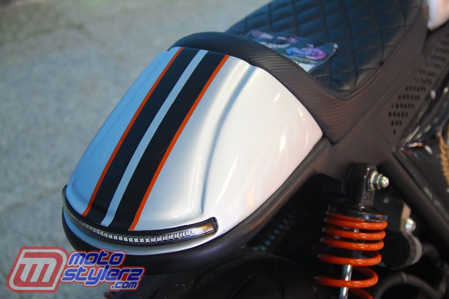 Ekor-Khas Cafe Racer Bareng Stoplamp LED