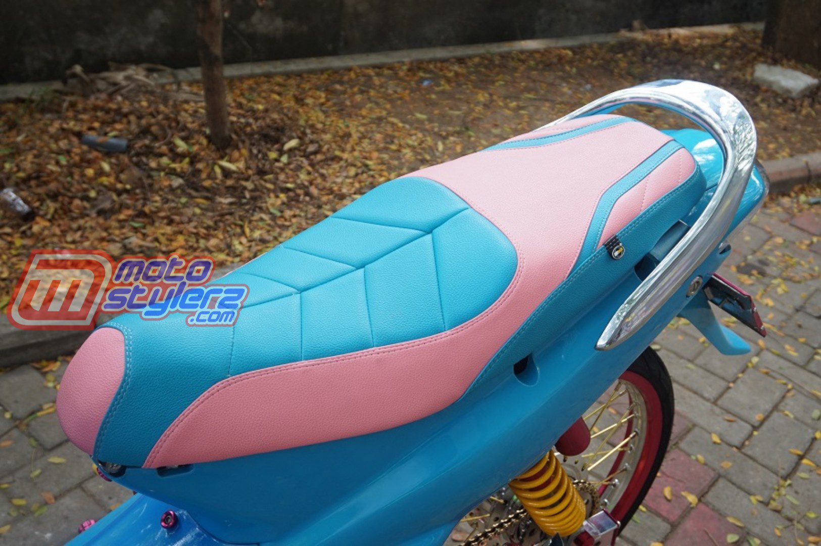 Custom Seat - Kombinasi Warna Menarik