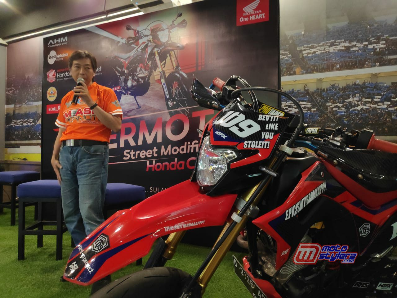 Frans Tanujaya-Sesi Coatching Clinic & Modifikasi Supermoto