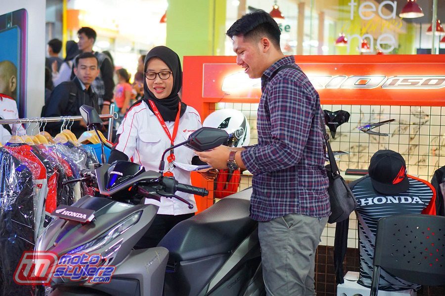 Sales Counter Menjelaskan Fitur & Keunggulan All New Honda Vario 150
