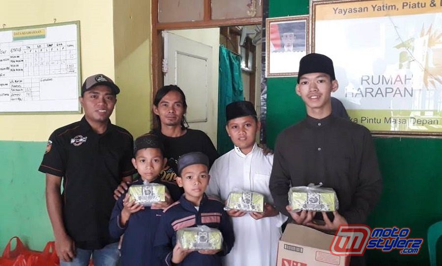 Santunan 20 Yatim Piatu & Duafa-Diserahkan Oleh Mas Pri (Owner Podo Penak'e Paint & Modified, Ditemani Abror B'CAC