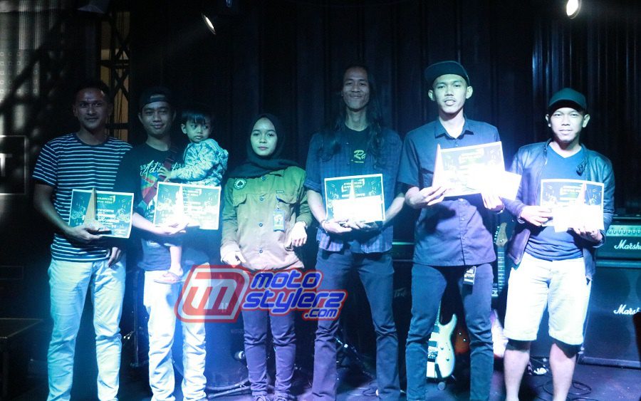 Jawara Jap's Cafe Racer-Didampingi Ayu Permani (Wakil Kordinator Motor Contest)
