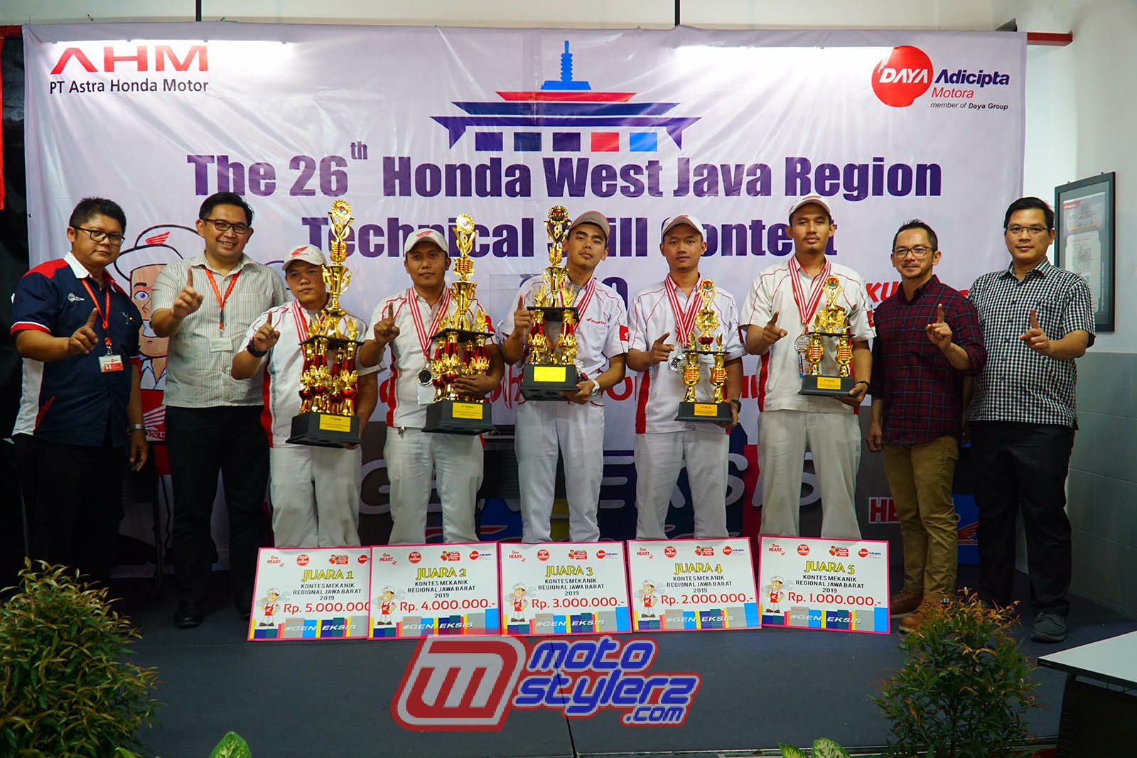 Pemenang Kategori Mekanik-Didampingi Managament PT DAM