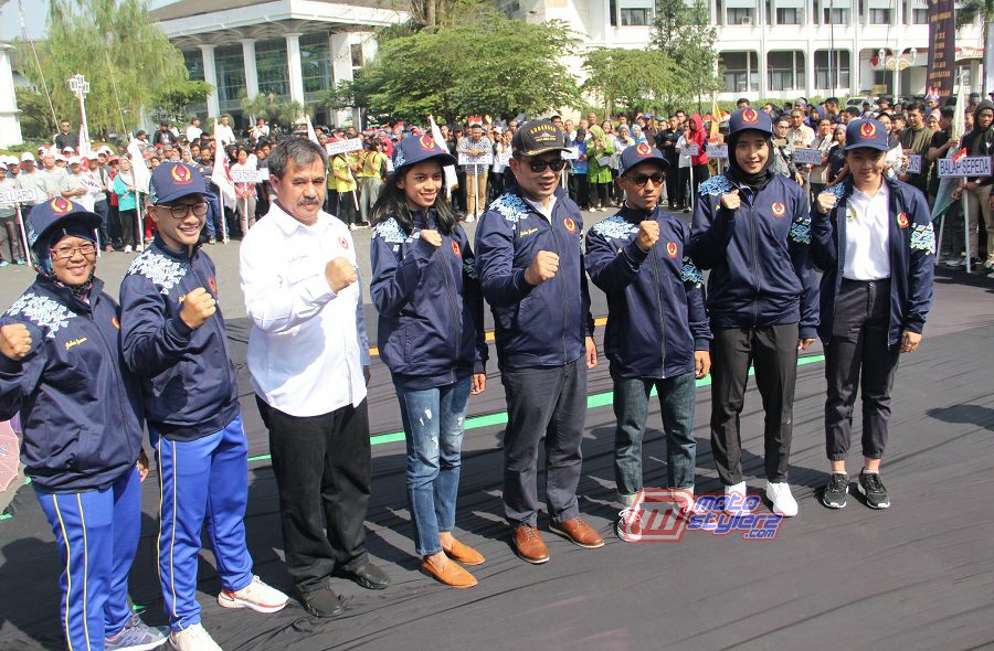 Afridzasyach (Atlit Balap Motor)-Menjadi Salah Satu Perwakilan Atlit PON Dalam Prosesi Penyematan Simbolis Oleh Gubernur Jabar Ridwal Kamil