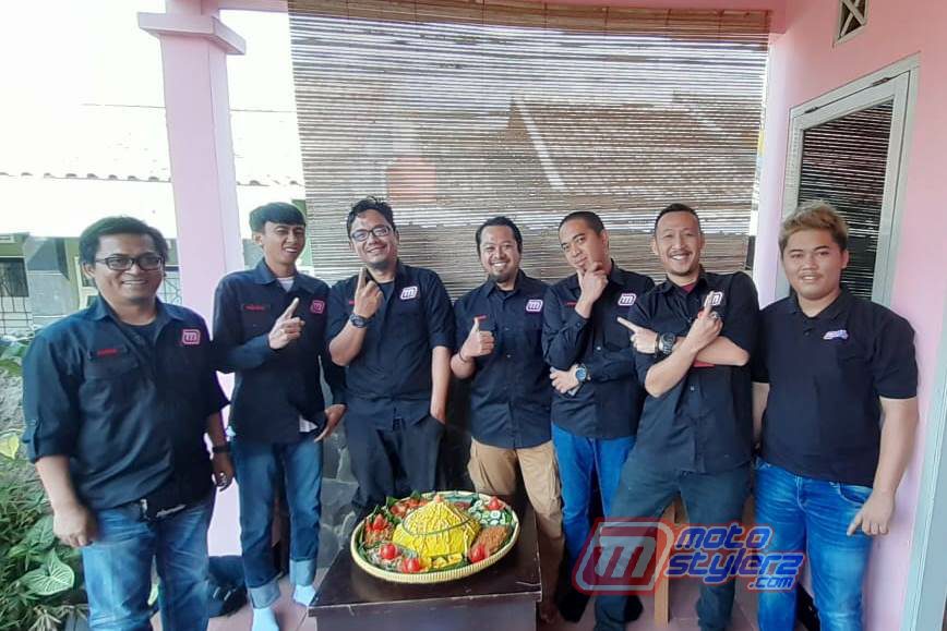 Aksi Potong Tumpeng-Kian Sakral Dihadiri Keluarga Motostylerz