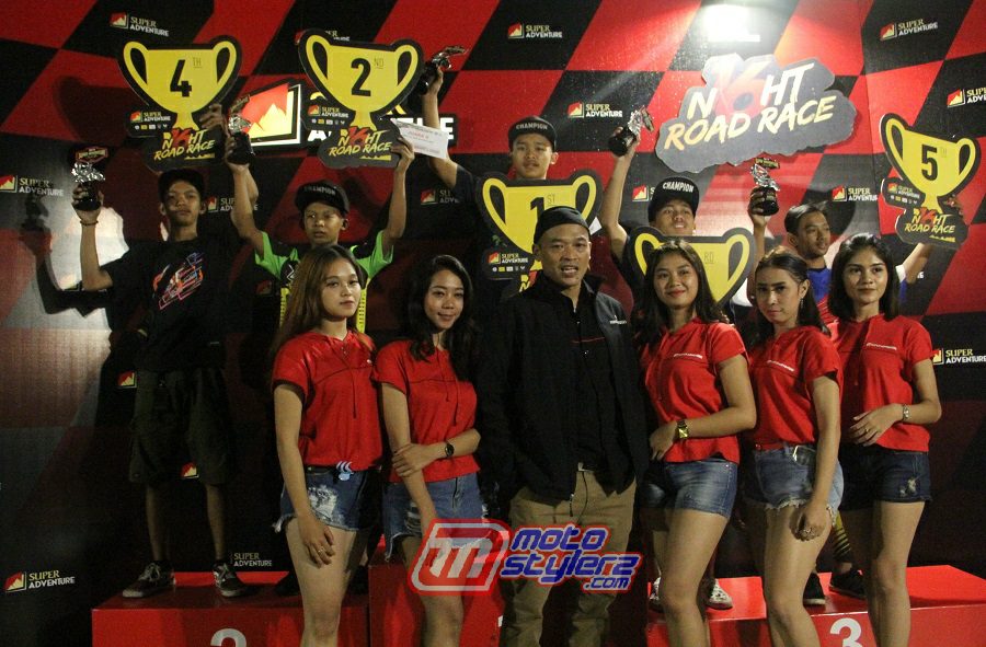 Podium Bergengsi-Diserahkan Oleh Mang Gawel (IMI Korwil Cianjur)