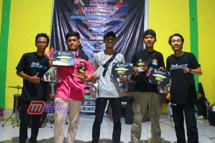 Jawara Racing Style-Diserhakan Oleh Abdi (Ketua Panitia) & Gilang (Ketua MNC)