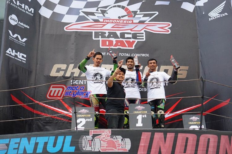 Pemenang Indonesia CBR Race Day di kategori 150 Komunitas A