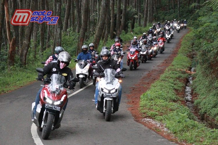 Blind Ride-Diikuti 50 Peserta, Buktikan Keunggulan Teknologi Canggi Honda ADV 150 & Honda PCX 150