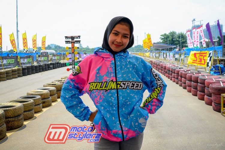 Eca Sabana-Tetap Trendy & Sporty Bareng Jacket Rolling Speed