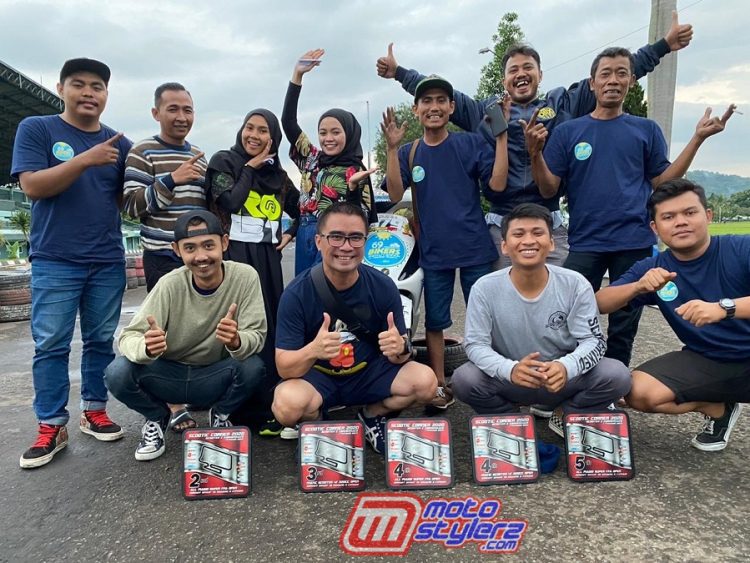 Yogi Indradi (Owner) Bersama Pembalap & Crew 69F Bikers Skuteran Racing Team