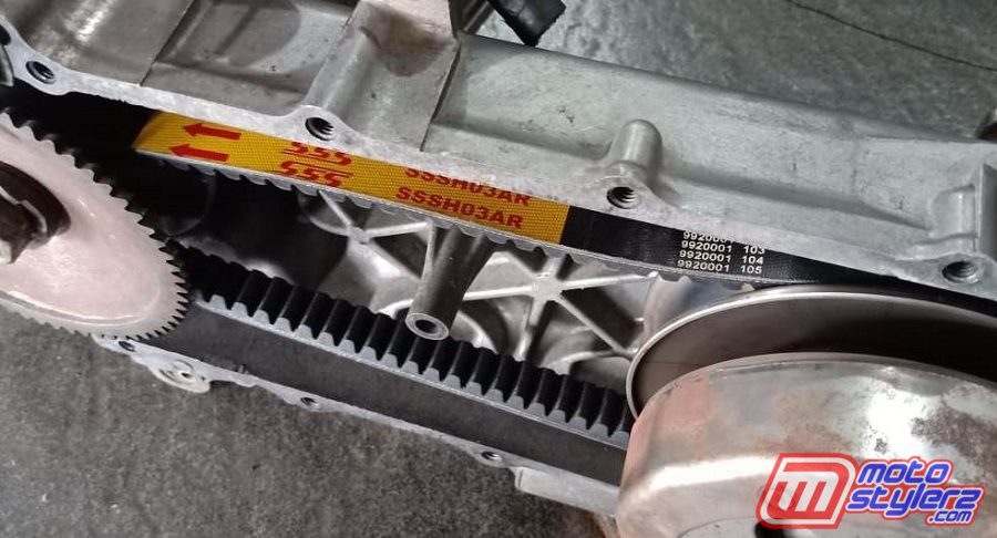 . V-belt SSS yang kuat menyakurkan transfer tenaga dari mesin ke sistem penggerak roda