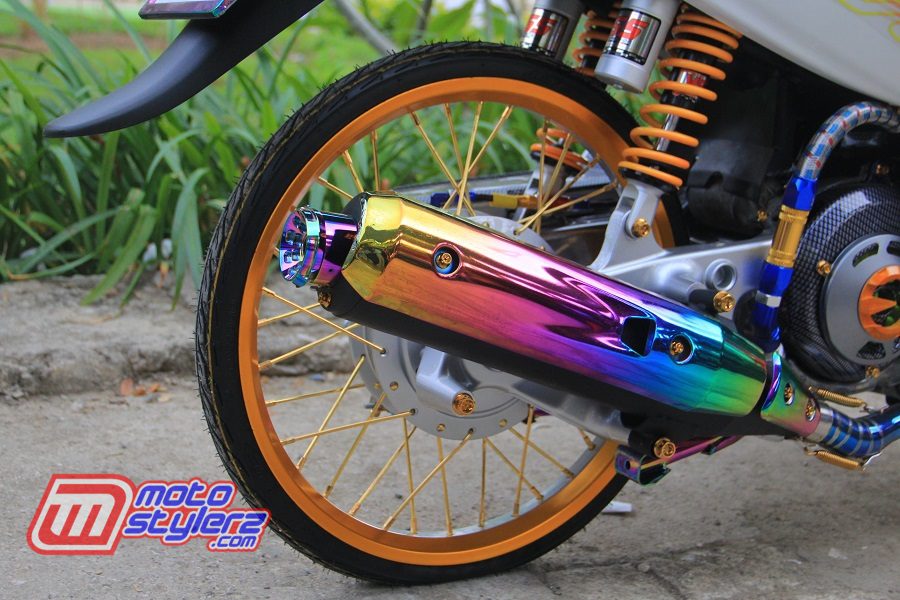 Kaki Kaki-Kompak Perfom Langsing, Rainbow Asesoris Jadi Detailing