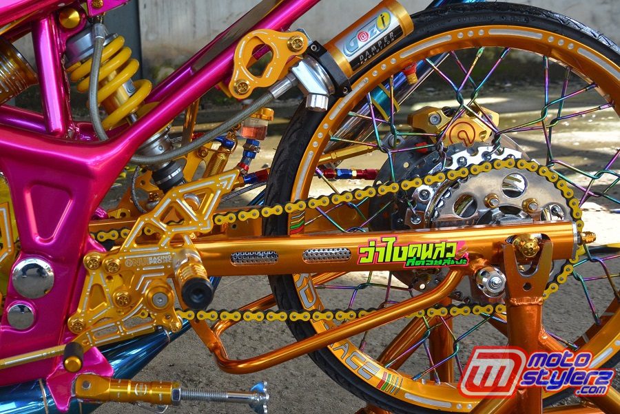 Sektor Kaki-Dikemas Apik, Bertromol Custom CB Cuy