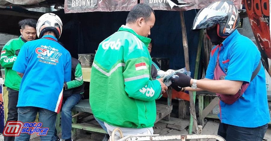 Donasi Masker Untuk Ojol-Dilakukan Ahmad Dabarudin (Depan Hotel Swiss Berlin