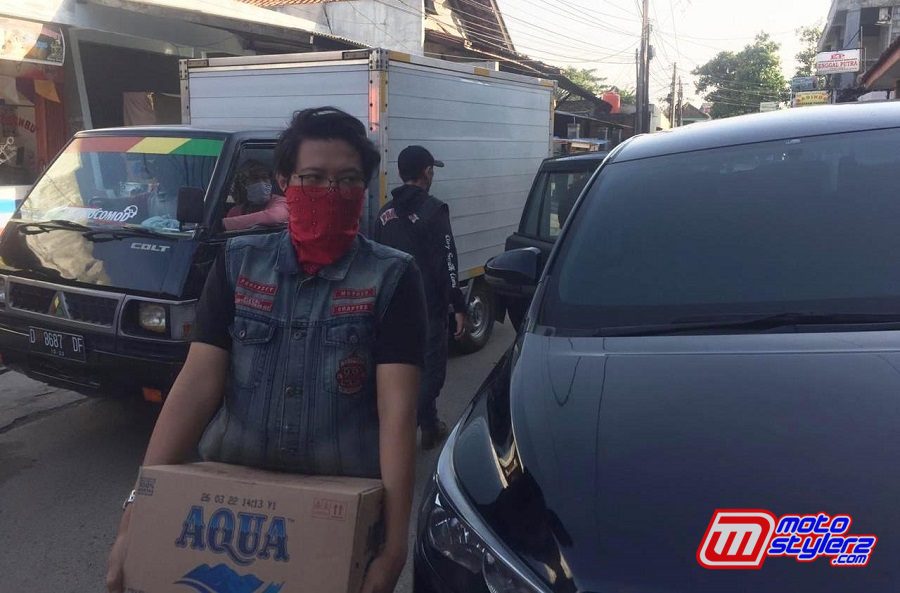 Antika Asmara (Prospect Bikers Brotherhood 1% MC) Menyerahakan Bantuan