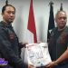 Vice President West Java Chapter BB 1% MC (Kanan) Memberikan APD Kepada dr Erick (Virgin Member BB 1% MC)