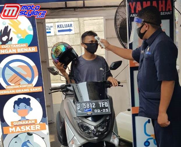 Pengecekan Suhu Tubuh-Continue Dilakukan Sebagai Syarat Mengikuti Kebijakan Protokol Kesehartan