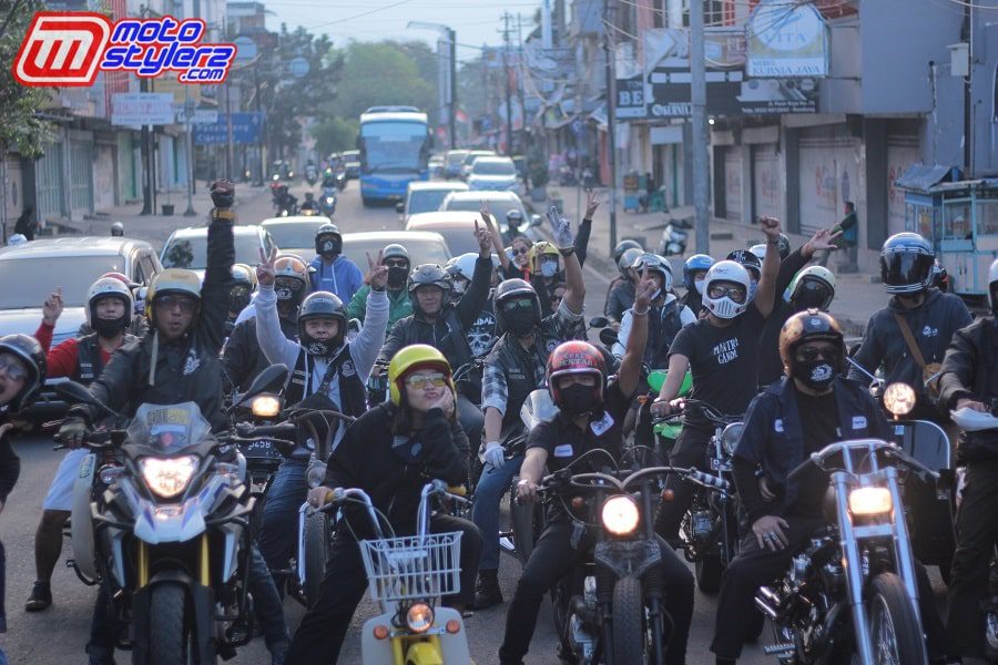 Keceriaan Riding-Diserukan Bejekan Bertema Multi Kustom