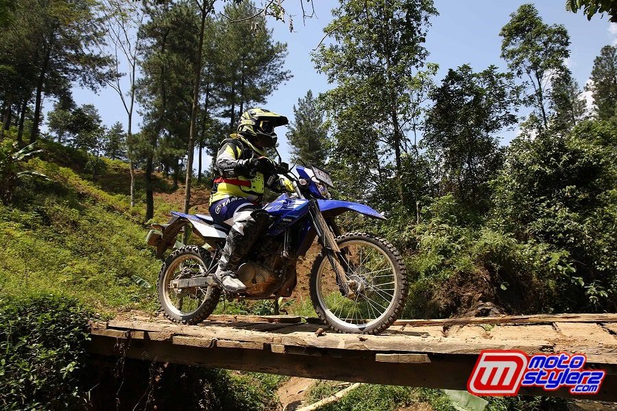 Sambil Touring Peserta Disuguhkan Keindahan Alam Yang Dilalui