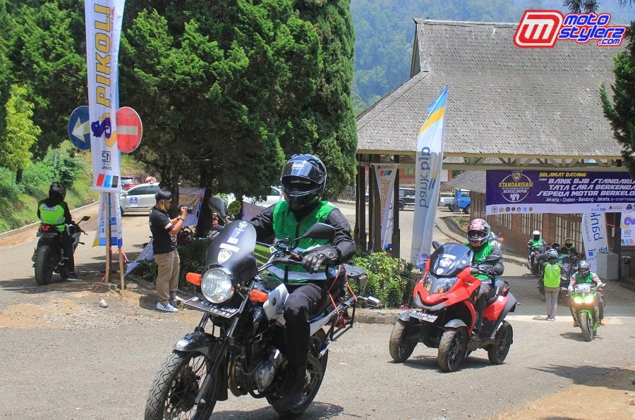 Rombongan Pikoli Standarisasi Tata Cara Berkendara Sepeda Motor Berkelompok-Kembali Melanjutan Riding Ke Jakarta