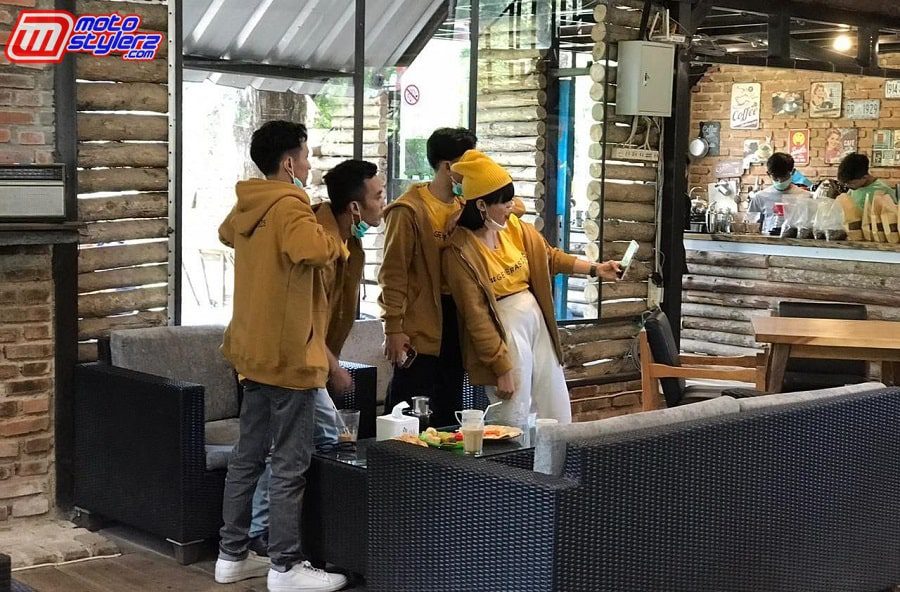 Coffe Shop-Jadi Destinasi Santai Peserta Untul Berselfi Bersama