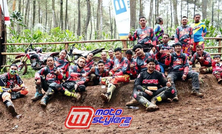 Keluarga Brata's Unigal Trail Adeventure-Semangat Gelar Baksos