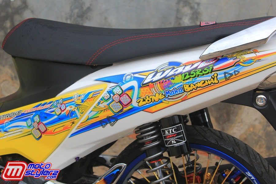 Renovasi Bodi-Hasil Kombinasi Cat by Podo Penake Paint feat Custom Stripping made in Ransshop