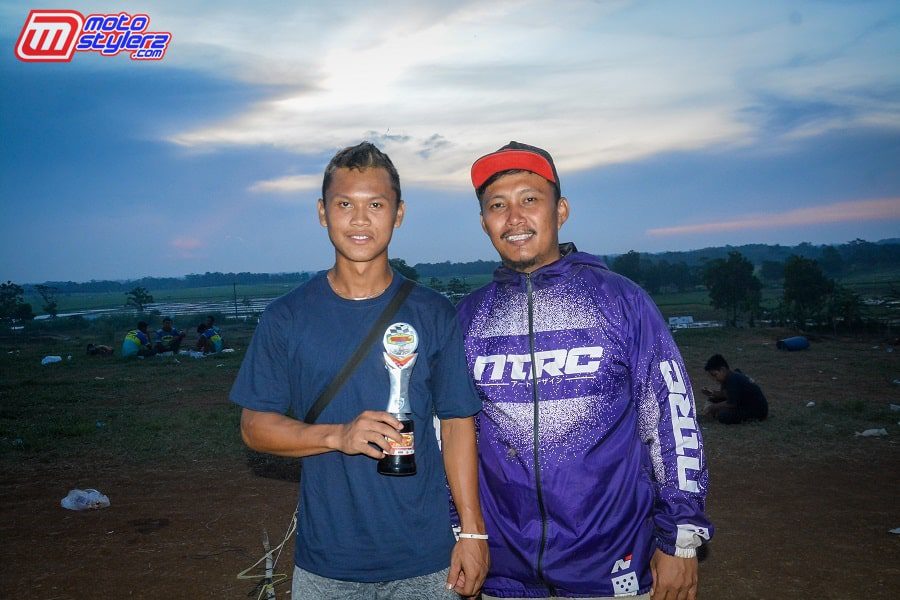 Thio GN Bareng Den Acink Raih Prestasi di Ajang Grasstrack