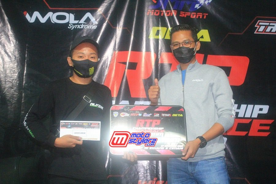 Udin El-Raih Status JU, Diserahkan H.Rio Teguh Pribadi (Tokoh Otomotif Jabar)