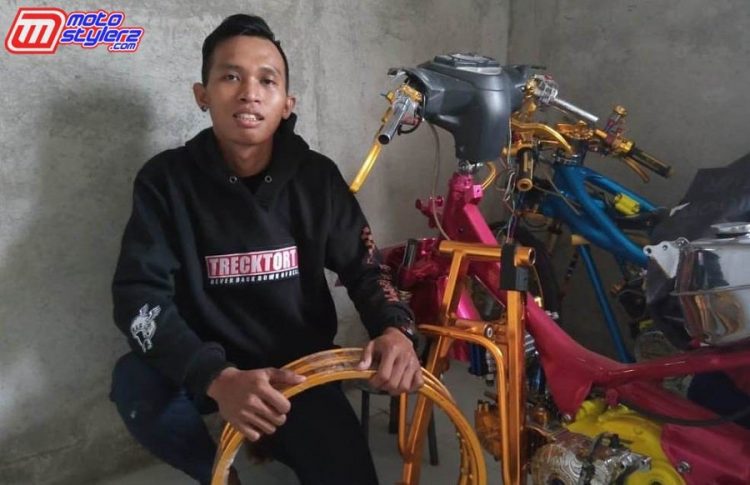 Aris Dalail a.k.a Bro Cemoonk-Sukses Bareng Usaha Online Shop Variasi