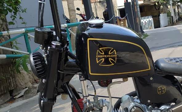 Custom Fueltank-Kian Stylish Mengadopsi Pinstrip Minimalis