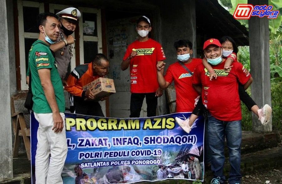 Penyerahan Bantuan Kepada Masyarakat Ponorogo