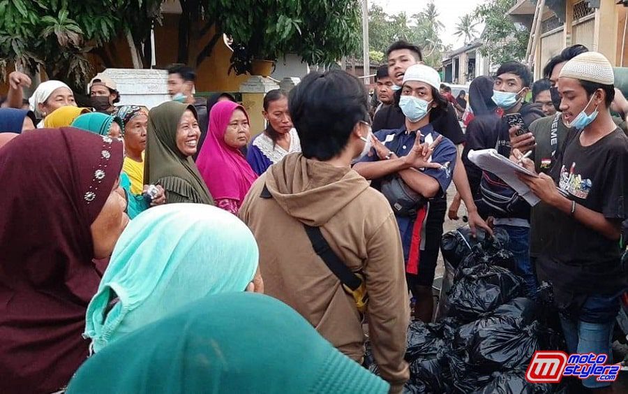 Antusias Masyrakat Saat Pendistribusian Sembako