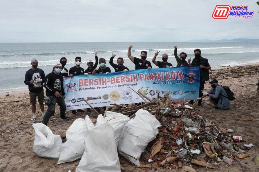 Bersih Bersih Pantai-Bentuk Peduli Lingkungan