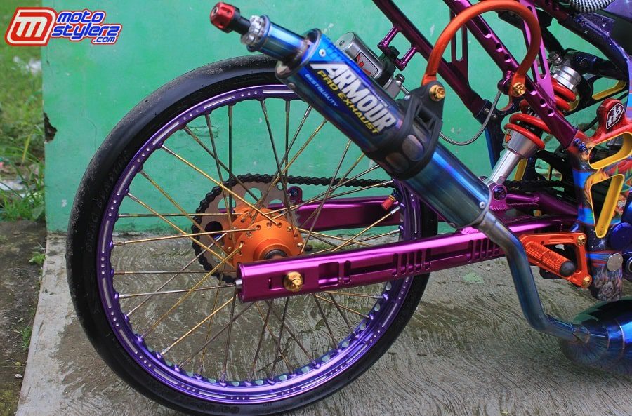 Buritan-Dikawal Arm DKT, Armour Muffler Semburkan Power Maksimal