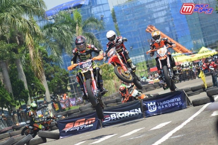 Diserukan Supermoto Class