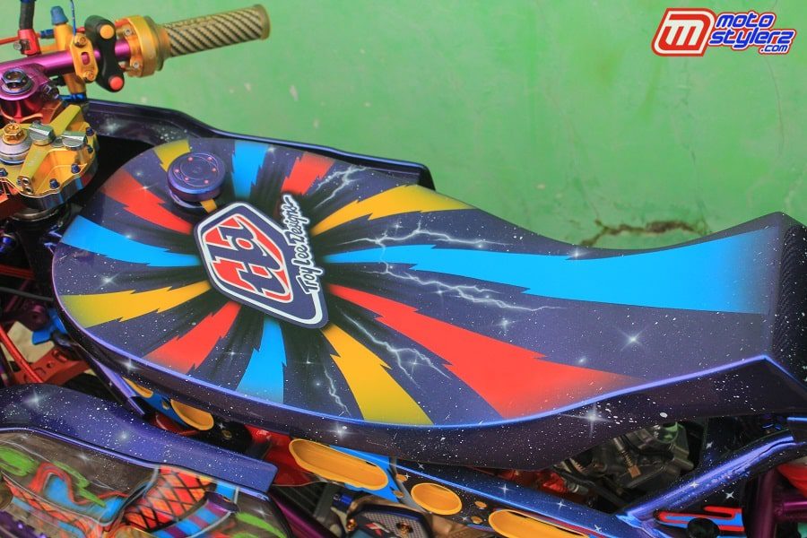 Fueltank-Disemarakan Airbrush Bertema TLD