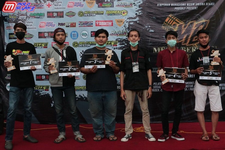 Juara Baby Look Style Pemula-Diserahkan Oleh M Syaiful Sidik (Bule) Selaku Kordinator Kontes