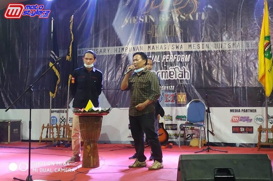 Rahmat pPernandhika (Ketua Human Unisma) & Agung Sulaeman (Pendiri Angkatan 2002)-Saat Momen Potong Tumpeng