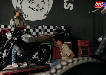 Deus Ex Machina Temple of Enthusiasm (Custom XSR 155 Aka-Tombo)