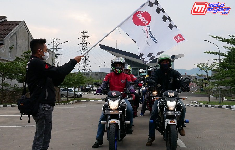 Pelepasan city touring oleh PIC Community DAM, Irvan Setiawan untuk keberangkatan ke lokasi acara