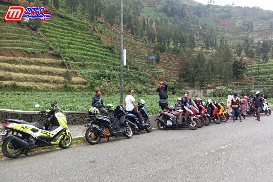 Istirahat Sejenak-Jadi Momen Ngobrol Seru Sambil Nikmati Keindahan Alam