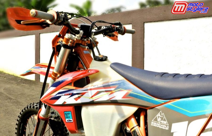 Uniform-Ditunjang Kece Custom Decal