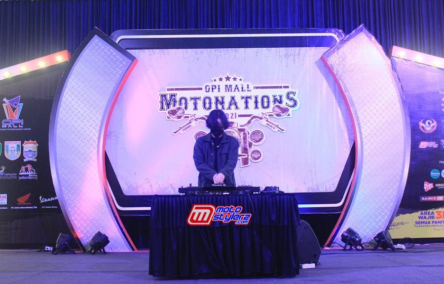 DJ Perform-Semangati Antusias Peserta OPI Mall Motonations